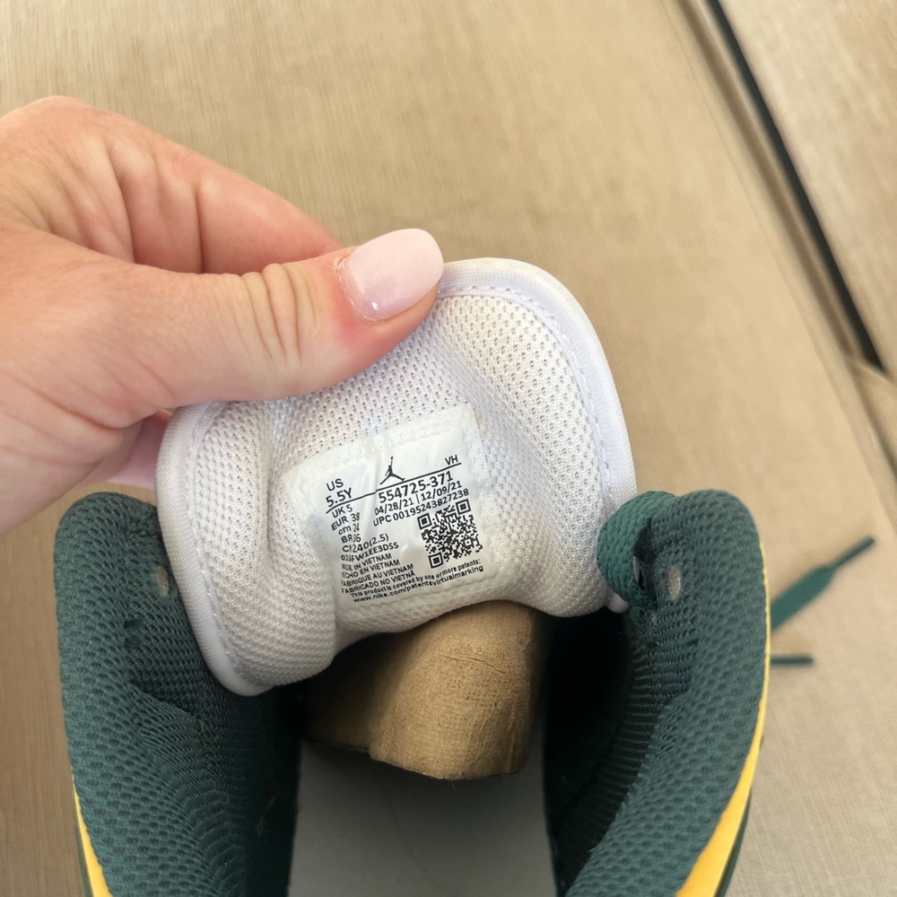 Air Jordan - Picture 3 of 3